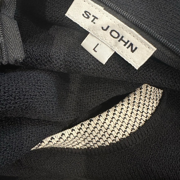 St. John Sleeveless Mock Neck, Black/Cream Top, Size Large - Picture 2 of 8